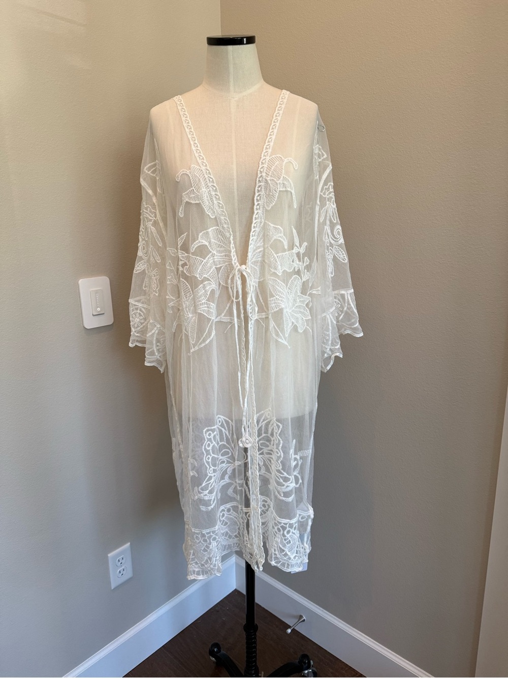 Beautiful NWT Cupshe White Sheer Embroidered Swim Coverup